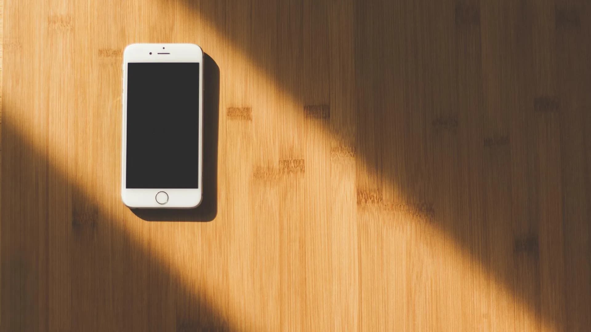 Smartphone avec film hydrogel posé